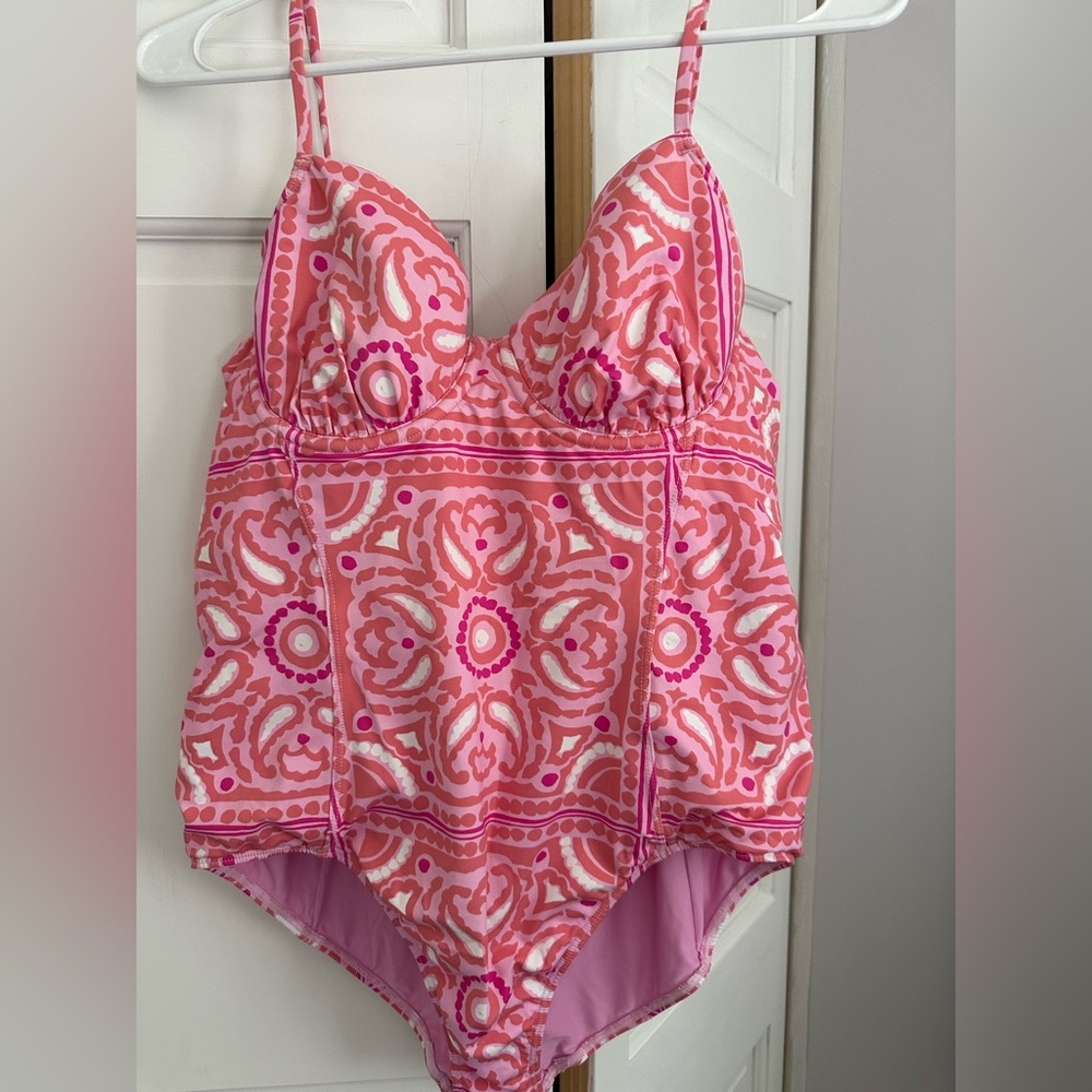 VINEYARD VINES ISLAND SCARF PRINT SWIMSUIT SIZE M ADJUSTABLE STRAPS EXCELLENT